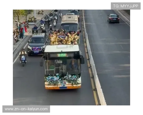 永州队湘超夺冠引全城狂欢，花车巡游展励志逆袭