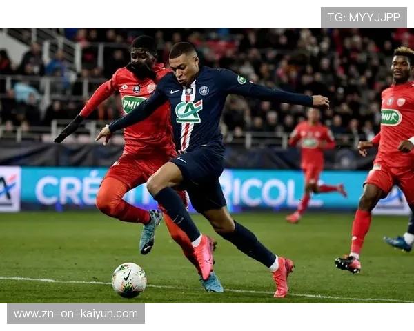 法甲半场表演:本地艺术家合作